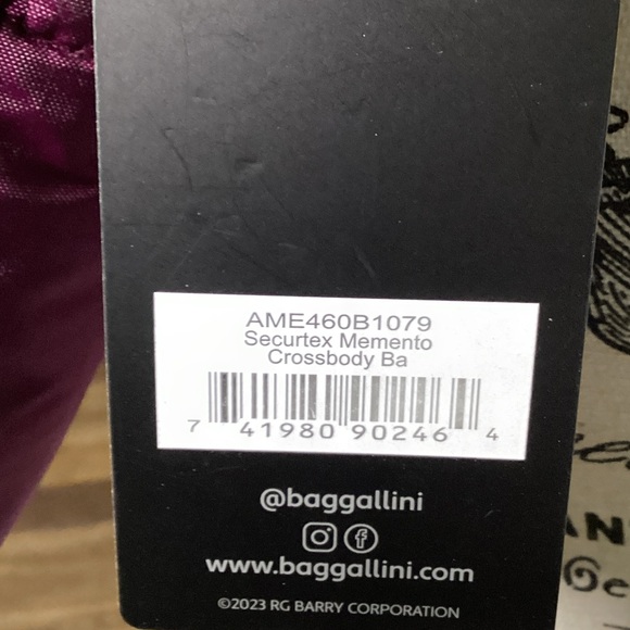 Baggallini Mulberry Crossbody Security Travel Bag BNWT 💜🩷 - Picture 3 of 9